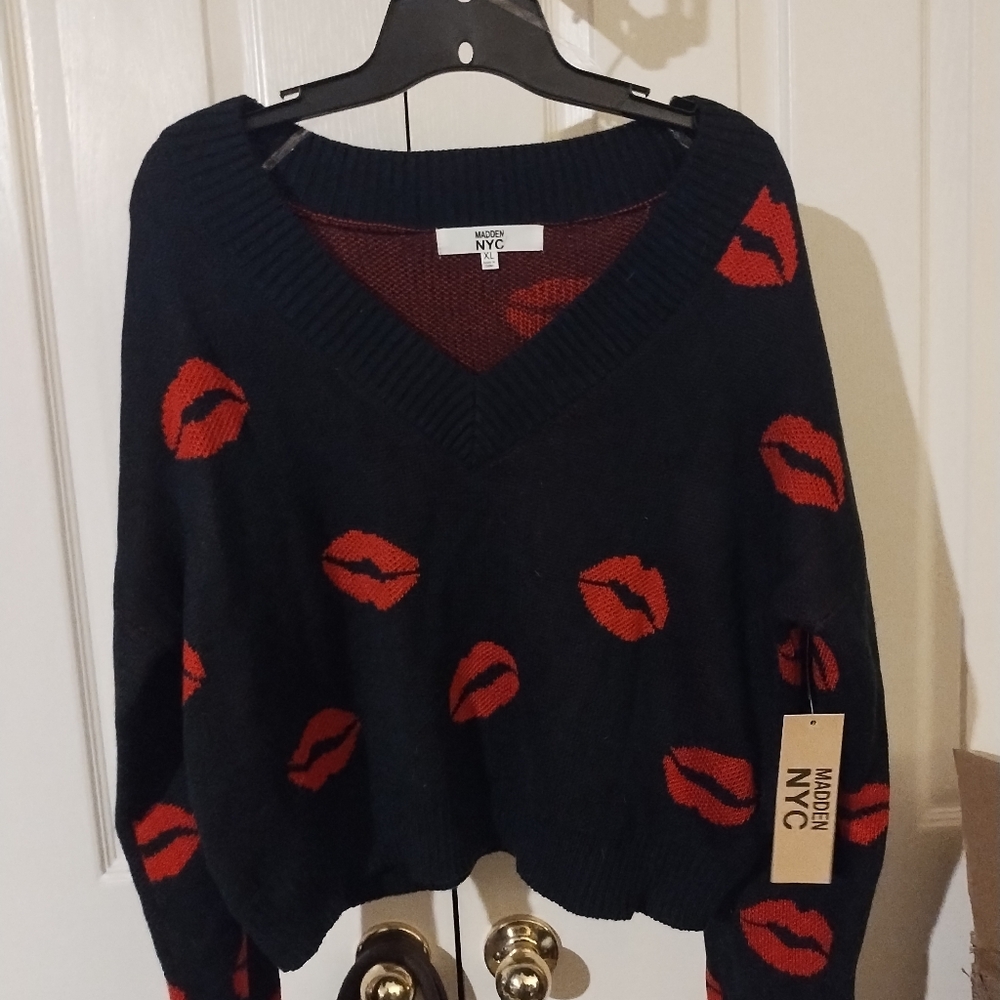 Steve Madden V-Neck Sweater Black and Red with Lip Pattern